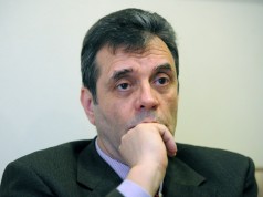 Koštunica zapeo sa memoarima!