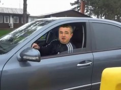 Bajatović uhvaćen kako taksira!!!