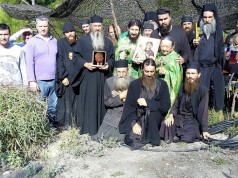Zatvoren Hilandar: Monasi se mole za Trampovu pobedu!