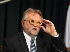 Đevrek ministar protiv uroka!