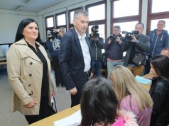 Stamatović: Nisam izdržao sama mi je ruka glasala za Šešelja!