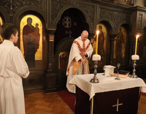 UŽAS: Engleski sektaši u beogradskoj patrijaršiji prizivali demona DEDA MRAZA!