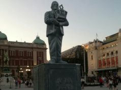 Vesić planira da podigne i sebi spomenik na Trgu republike!