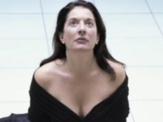 Marina Abramović pred odlazak iz Srbije deli sendviče za 600 dinara uz povraćaj novca