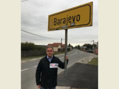 Lutovac nije razumeo Đilasa: Umesto da prelepi saobraćajni znak on ga iščupao, a nalepnicu nalepio na sebe!