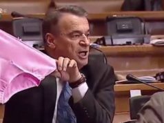 Milorad Mirčić: Šešelj je nama Radikalima naredio da svi nosimo ovakve ženske gaće!