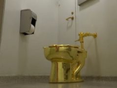 Bajatović ima ZLATNU WC šolju!