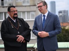 Stiven Sigal prelazi u PRAVOSLAVLJE, uzima Krsnu Slavu i PREUZIMA SAJ!