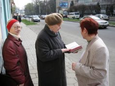 BIVŠI JEHOVIN SVEDOK SE PREKVALIFIKOVAO U SKUPLJAČA KAPILARNIH GLASOVA: „Vrata se sada otvaraju sama“