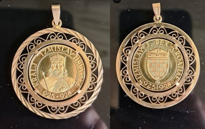 medaljom Izmislava