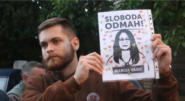 Sin majke sina Marije Vasić, čija je majka majka sina Marije Vasić, a čiji je sin sin majke sina Marije Vasić: IMAM ČAST BITI GLAVA PORODICE!