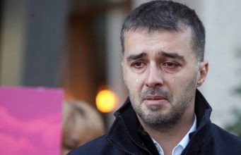 Savo Manojlović tuži Mlađu Đorđevića zbog sajberbulinga: Svedoci tvrde da sedi sam u kući, ne jede, ne pije, i samo plače – ZA UTEHU TRAŽI ODŠTETU 100 000 EVRA!