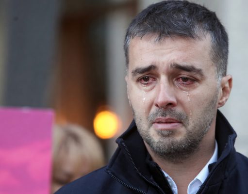 Savo Manojlović tuži Mlađu Đorđevića zbog sajberbulinga: Svedoci tvrde da sedi sam u kući, ne jede, ne pije, i samo plače – ZA UTEHU TRAŽI ODŠTETU 100 000 EVRA!