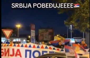ZRENJANINAC OJADIO SNS: Za par dana izvukao ceo budžet za trubljenje u znak podrške štandu tako što je organizovao celu porodicu da voze ista kola naizmenično!