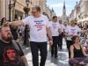 Naprednjački huligani tuku ruzmarinom Novosađane (KOLORIZOVANO)